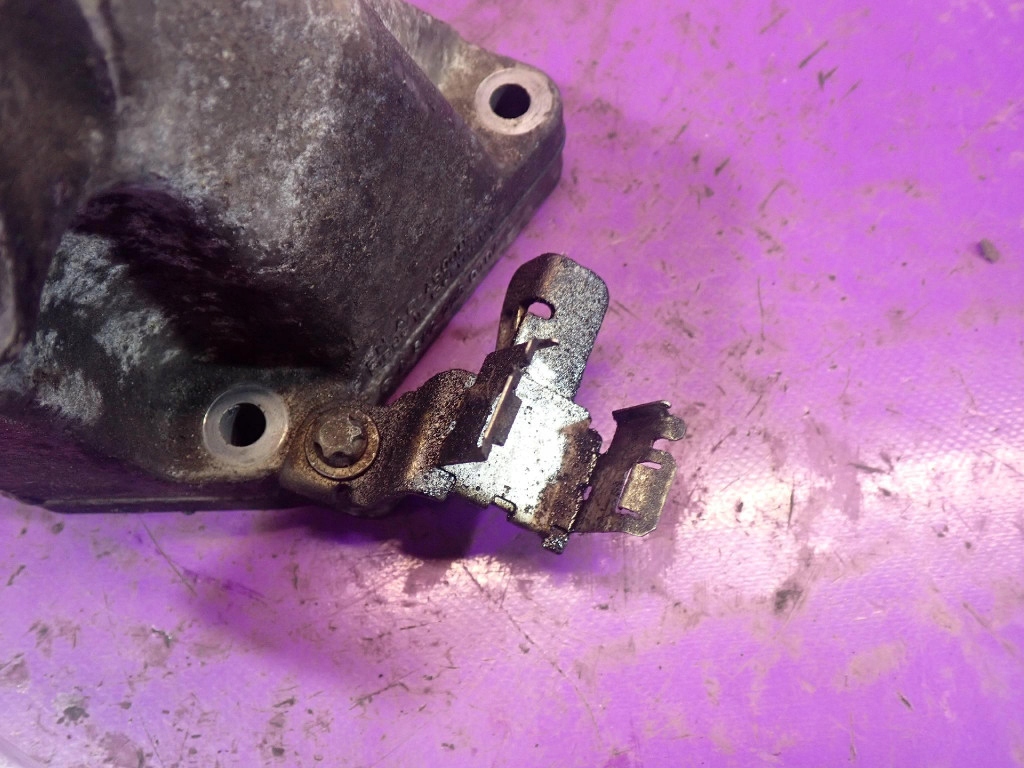 Mercedes e-klasa w211 06- fl 3,0 cdi 642.920 кронштейн двигателя правая a6422230104 в Украине