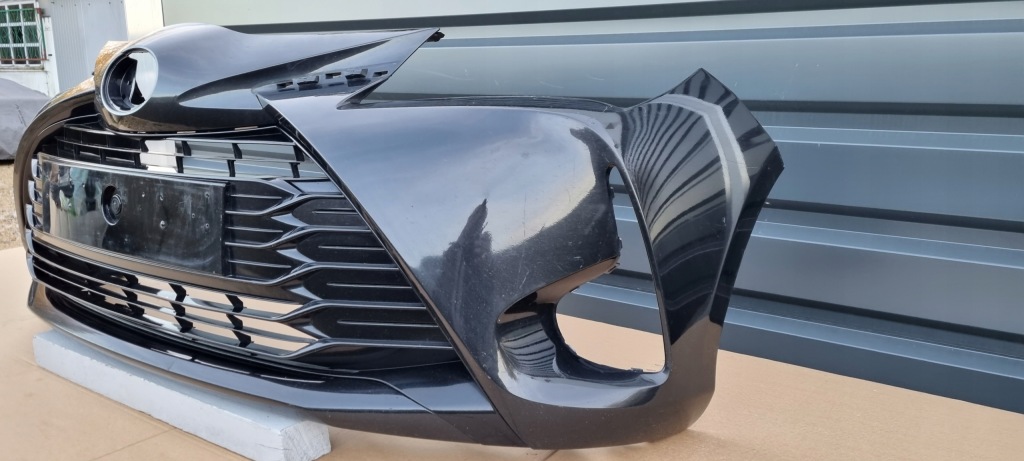 Toyota yaris iv бампер передні  оригінал b233 Зі Шроту