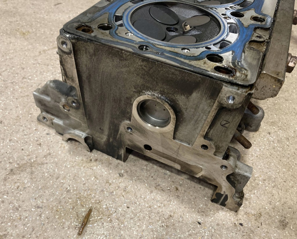 Головка двигуна mercedes-benz cla c117 x117 w117 r1330160900 Недорого