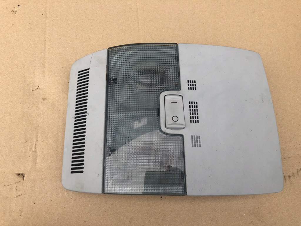 фото №1, Лампа потолочный освещение audi a3 8p0947135