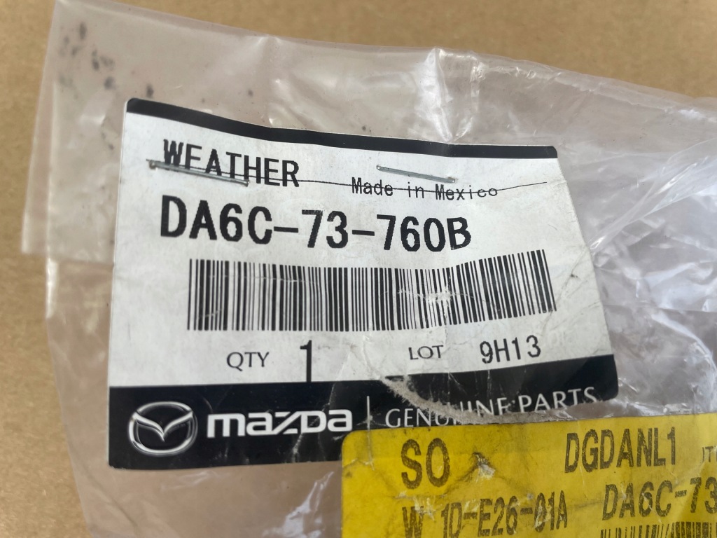 фото №4, Mazda 2 dj 2014 прокладка na задние левая дверь оригинал
