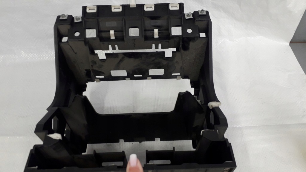 фото №2, Audi a3 8p рамка радіо каркас корпус консоль 8p0858005b