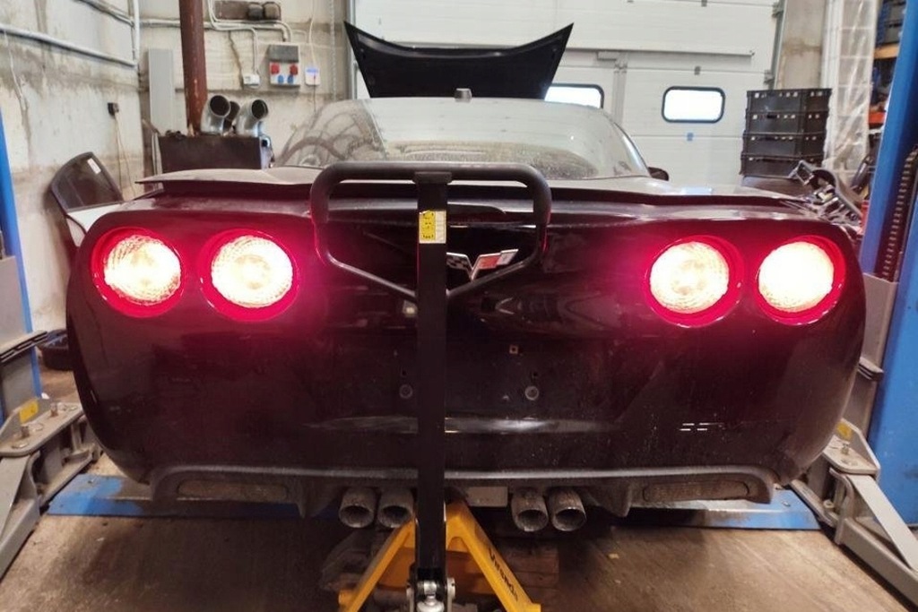 фото №14, Лампа права задня chevrolet corvette c6 10440716 бензиновий 298kw 2005