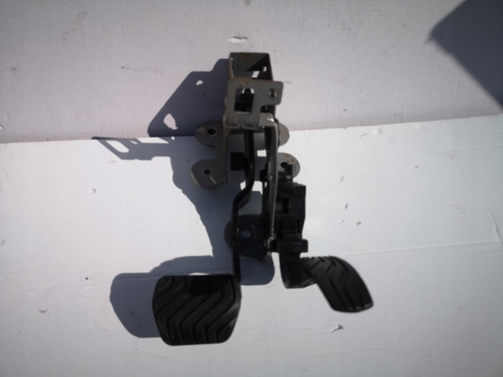 фото №1, Megane iv тормоза потенциометр газа 465013467r