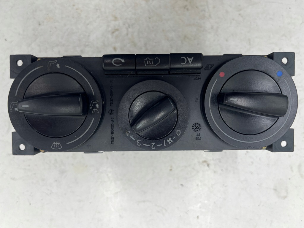 фото №1, Панель кондиционера 7m3907049c