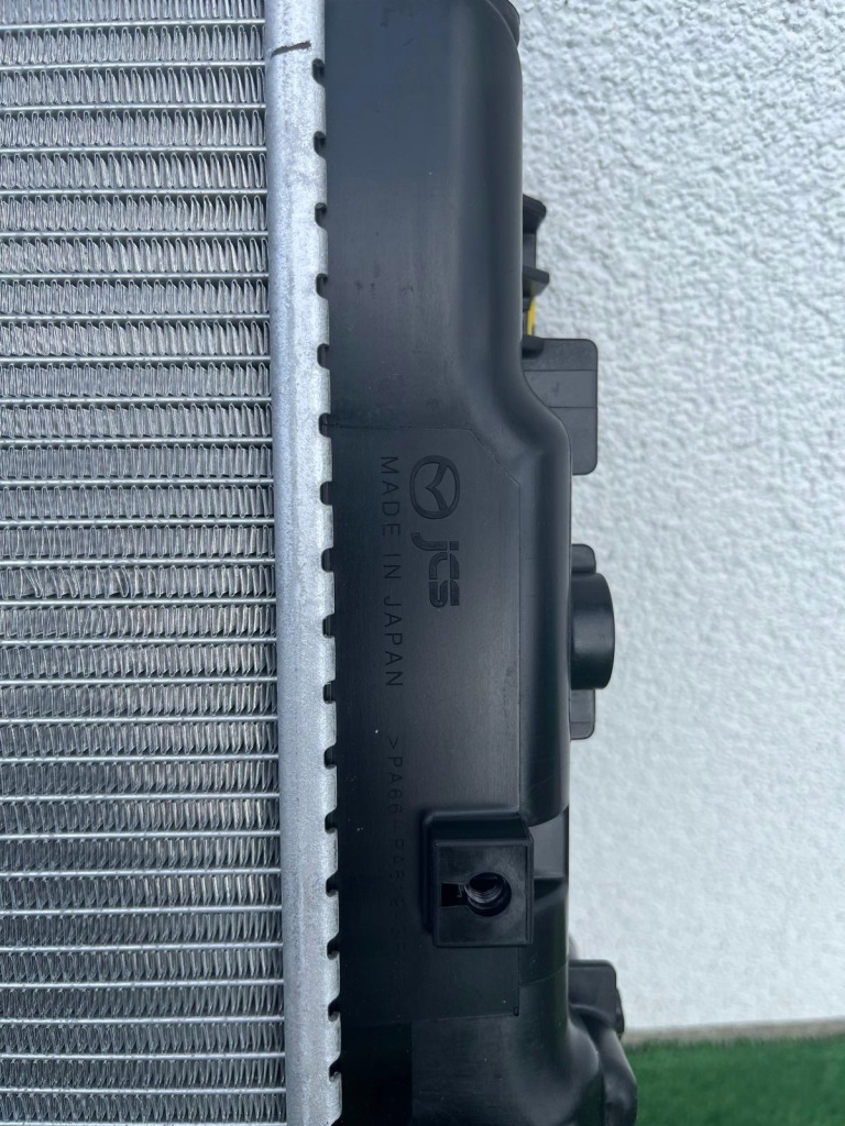 Радіатор води mazda cx60 cx-60 px28-15200 оригінал нова giełda poznań в Україні