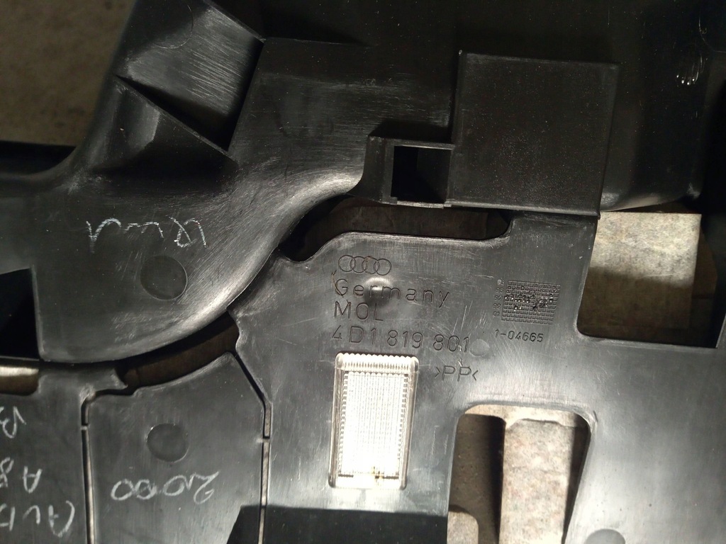 фото №6, Audi a8 s8 d2 4d 2000 частина труби впуску повітря 4d1819801