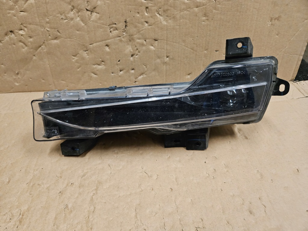 Купити Протитуманна фара лівий led drl tesla 3 3 1077395-00-d