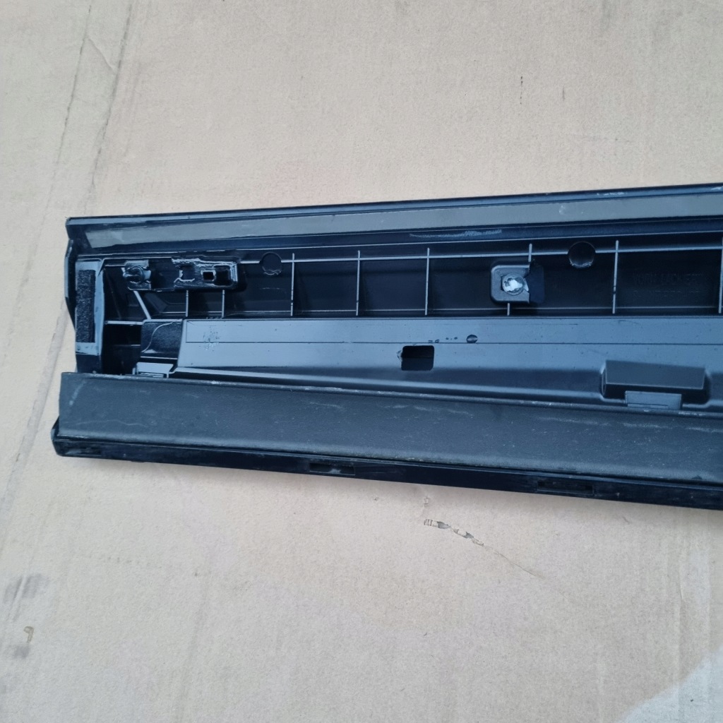 8u0853960f накладка  дверь передок  правая audi q3 s-line Недорого