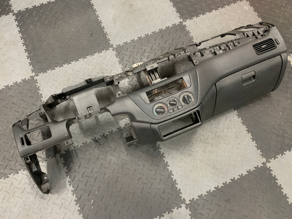 фото №1, Mitsubishi lancer evo 9 панель приладів приладова бардачок