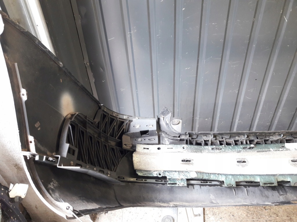 фото №13, 8d9807521aa бампер задня audi a4 b5 kombi 99-02r зелений