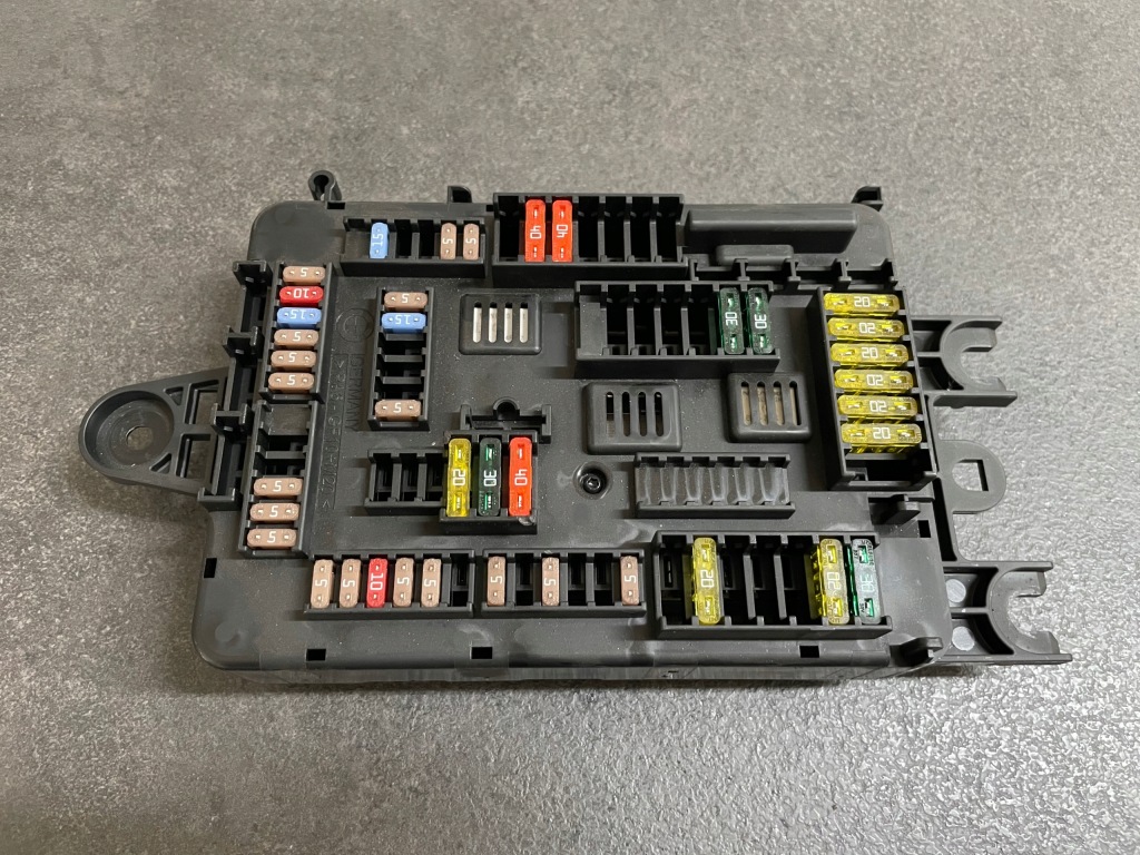 фото №1, Коробка предохранителей bmw f30 f31 926111103