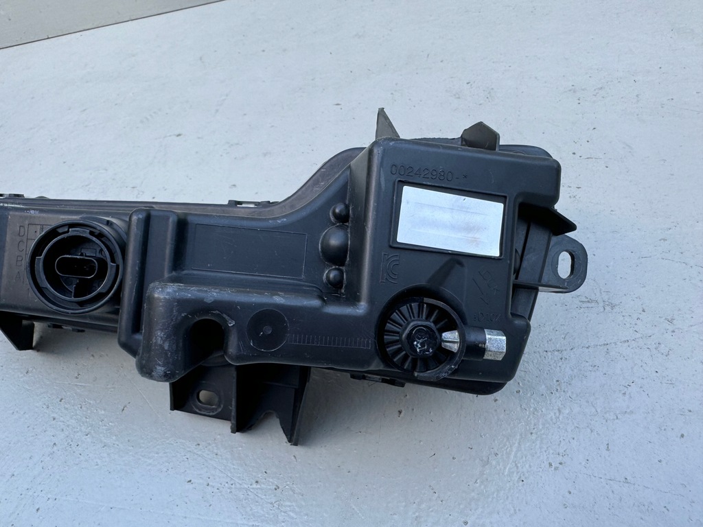 фото №16, Tesla model 3 y 17r- лампа противотуманная фара правый перед передний 1507933-00