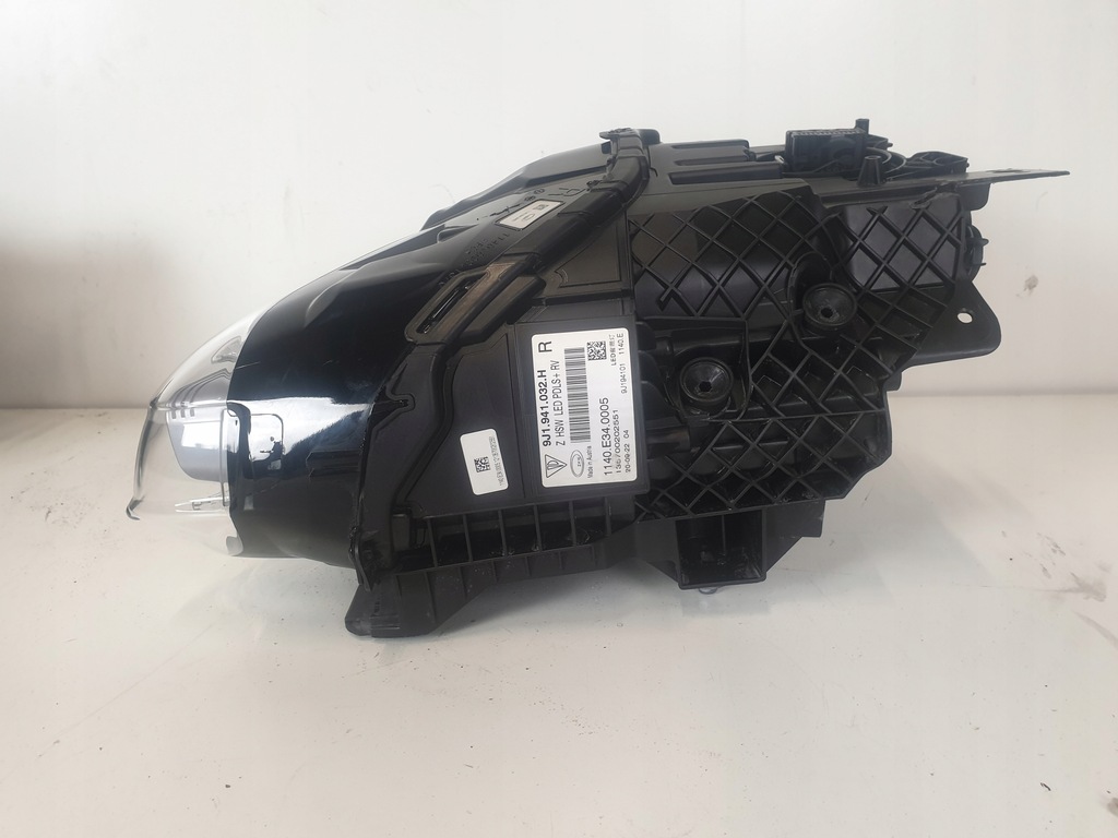 фото №14, Porsche taycan 9j1 комплект лампа full led pdls+