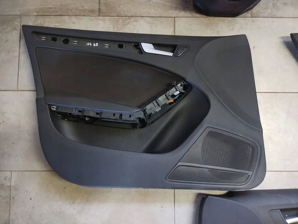 фото №5, Обшивки дверь audi a4 b8