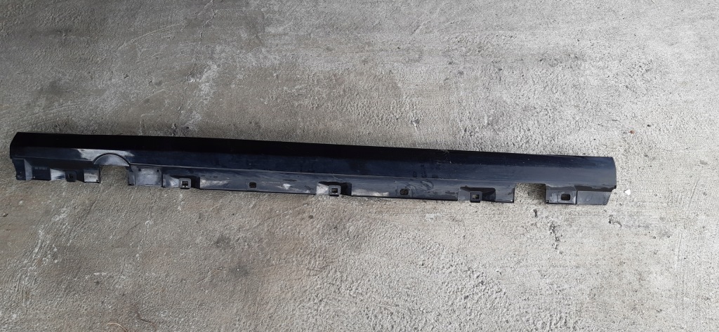 Купити Правий поріг mercedes a-klasa amg a1776904601