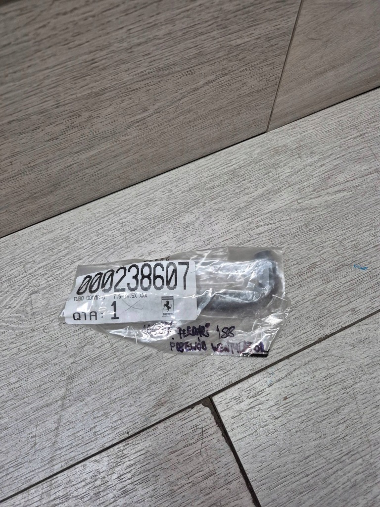 Купити 16697. ferrari 488 шланг вентилятор 238607