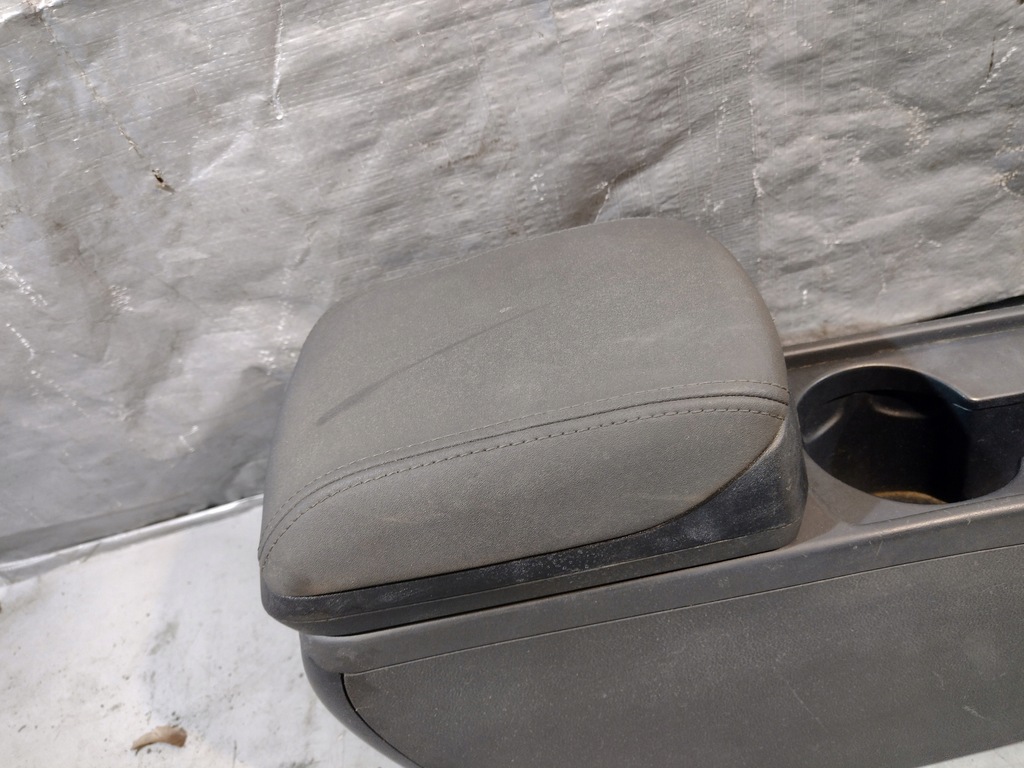 фото №12, Туннель средний подлокотник оригинальный номер 8687408 volvo v50 05r.