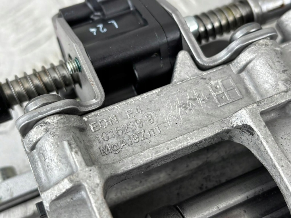 фото №5, Tesla model 3 s plaid 2021r. колонка рулевая eu. 1420811-00-a 1016239b