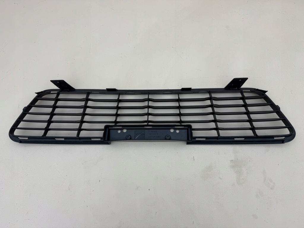 фото №12, Toyota hilux viii 8 15r- решётка средняя бампера перед 53112-0k130