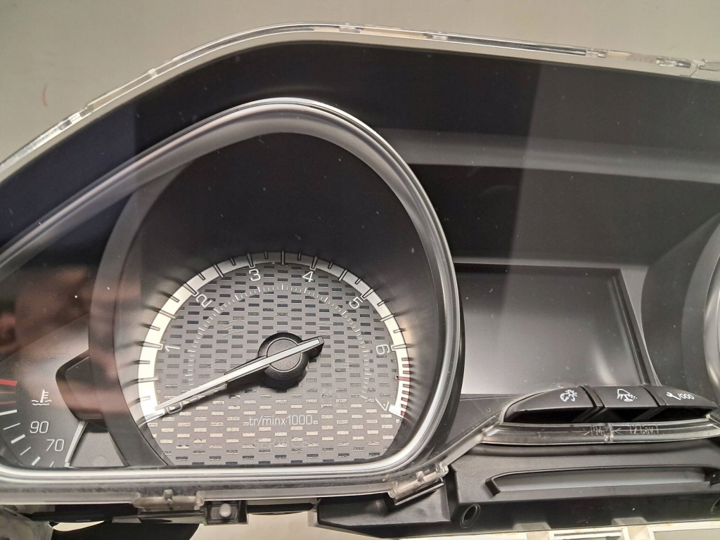 Peugeot 208 gti 1.6 thp 200 km панель приборів спідометр англієць Недорого