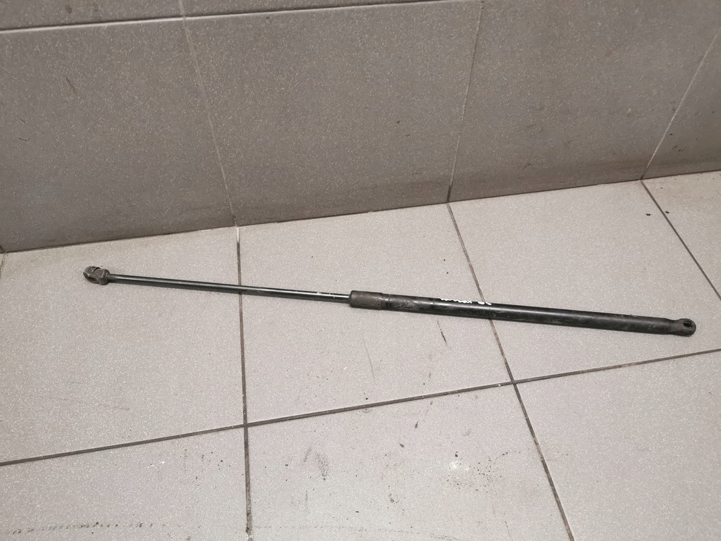 фото №1, Привод капот vw passat b6 3c0823359a