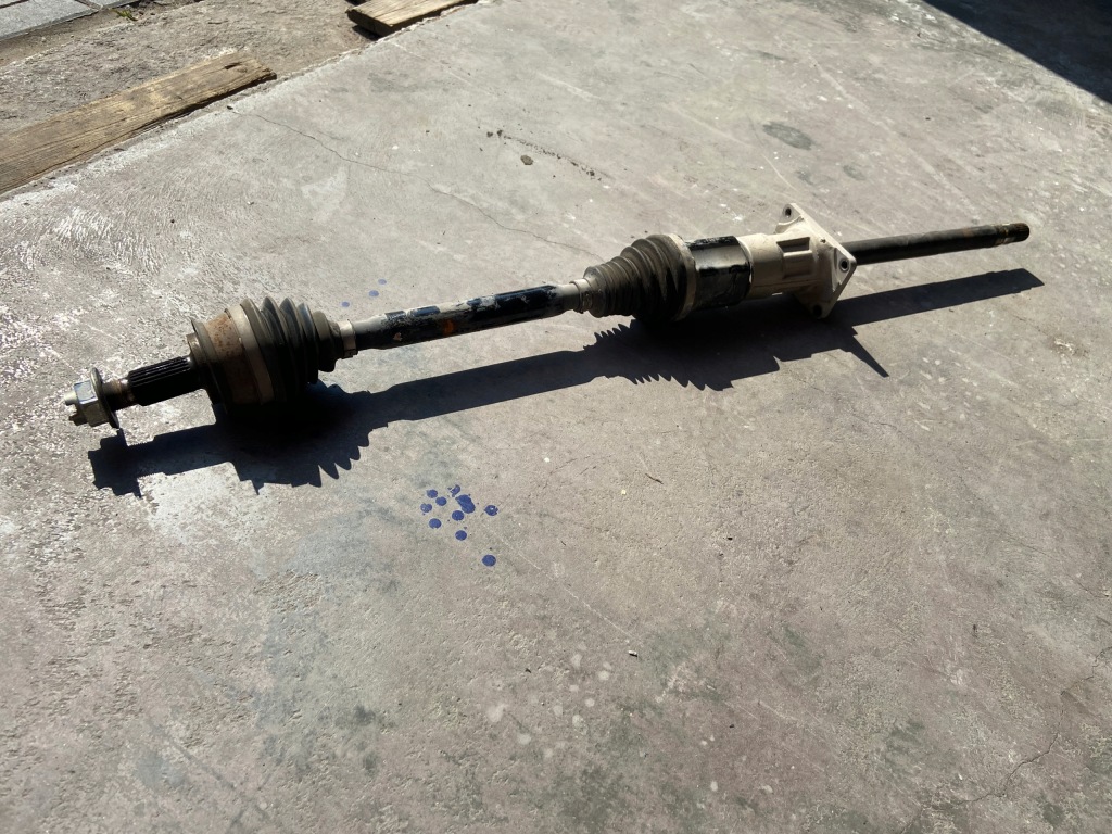 Приводной вал левое  перед alfa romeo stelvio 2.2d q4 Доставка