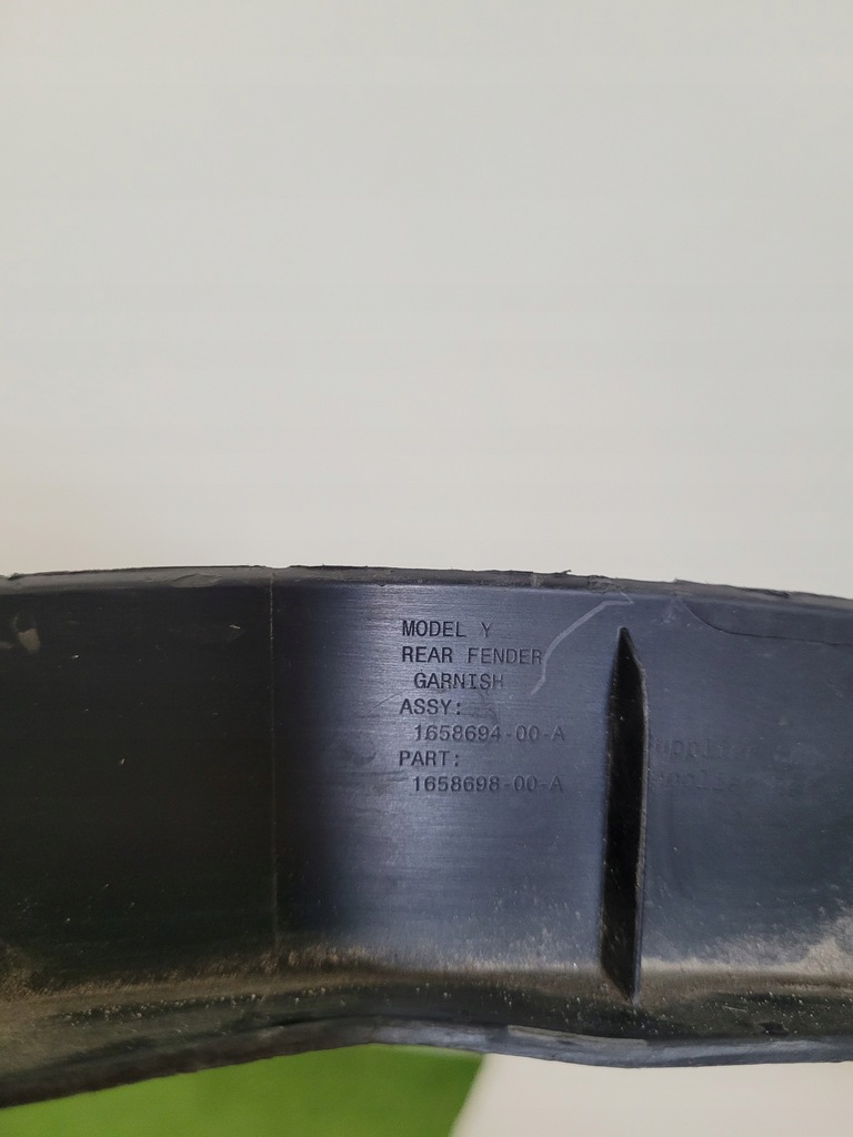 фото №13, Tesla y молдинг крыла правый задняя правая накладка na крыло 1658698-00-a
