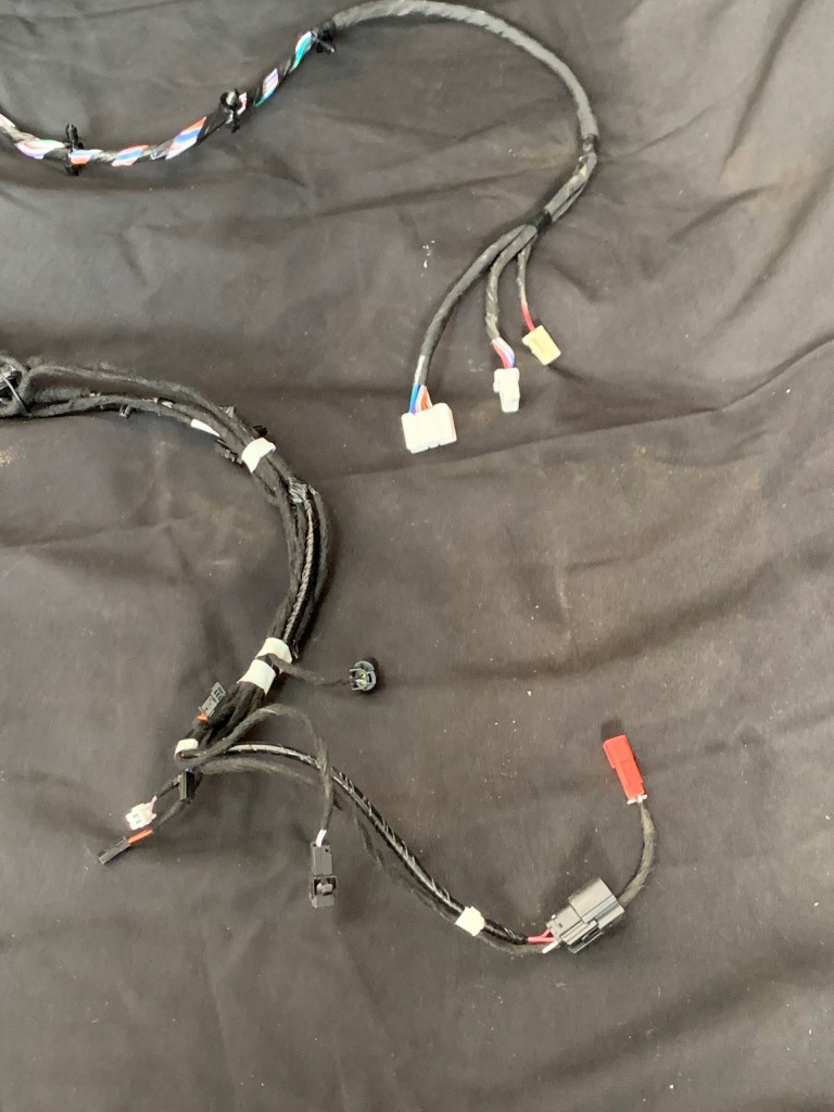 фото №3, Tesla s жгут крышки задняя правая 1004428-00-r nowa