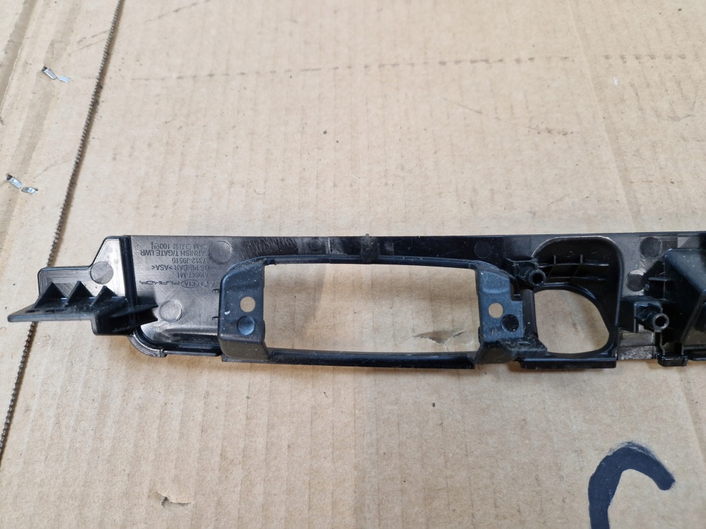 Hyundai kona 1 1 22- молдинг освітлення номерного знака реєстраційний 87312-j9510 в Україні