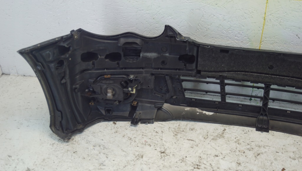 Бампер перед mercedes c w203 рестайлинг  седан универсал Оригинал