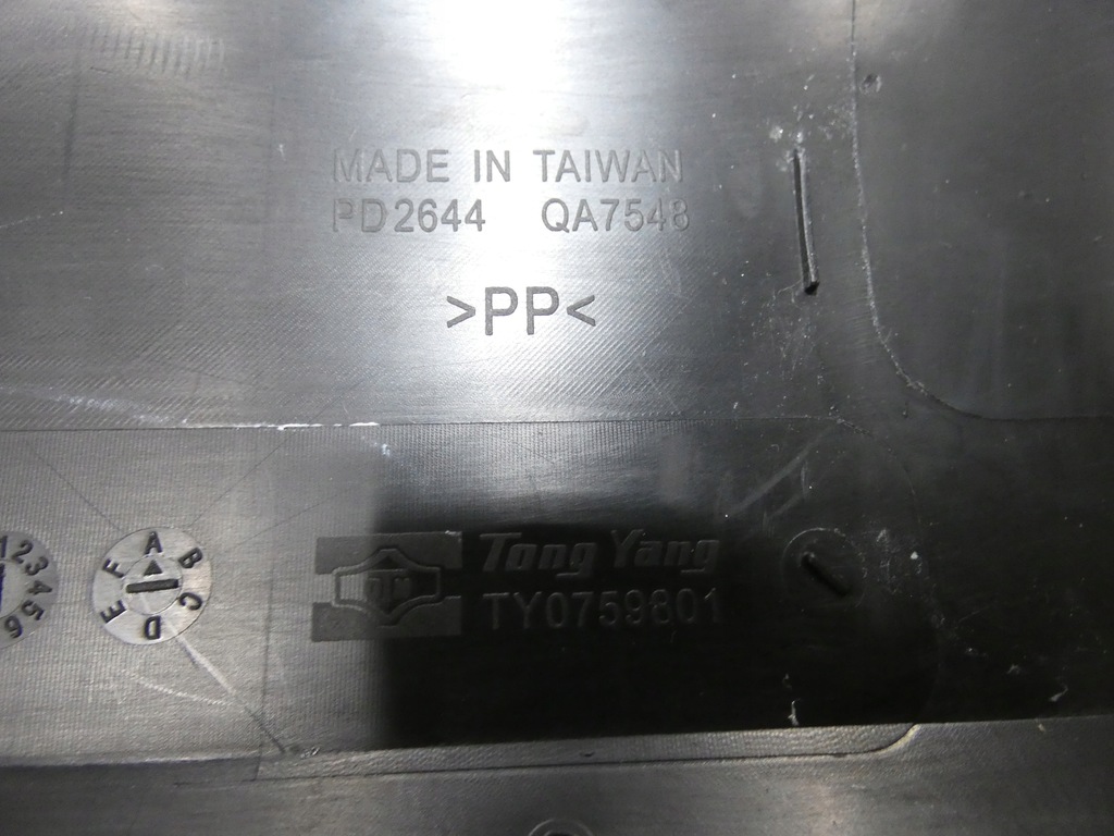 фото №14, Решётка бампера средняя toyota camry 2.037