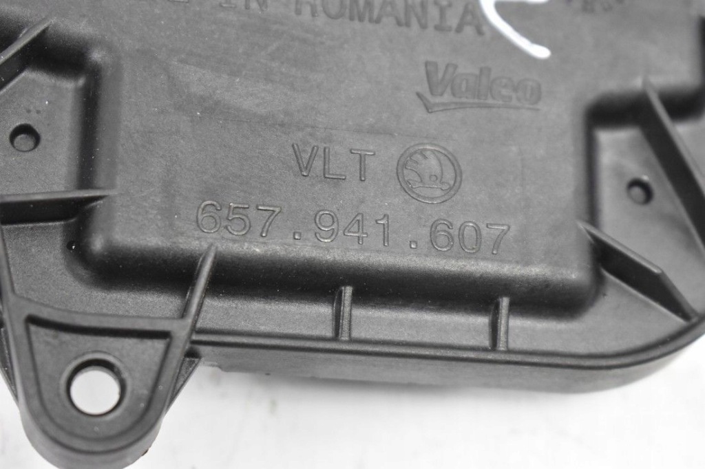 фото №2, Заглушка лампи перед 657941607 skoda scala