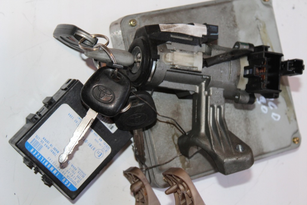 фото №11, Бортовой компьютер блок управления двигателя toyota оригинальный номер 89666-02110