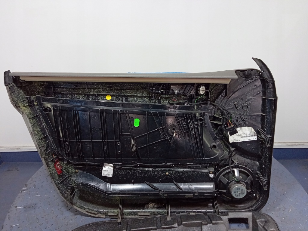 фото №3, Audi a6 c5 lift оббивка двері перед права шкіра