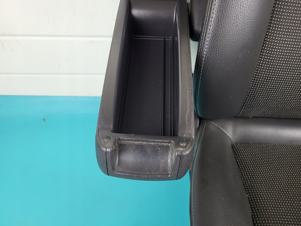 Opel zafira b 09r сиденье водителя левый подлокотник europa Оригинал