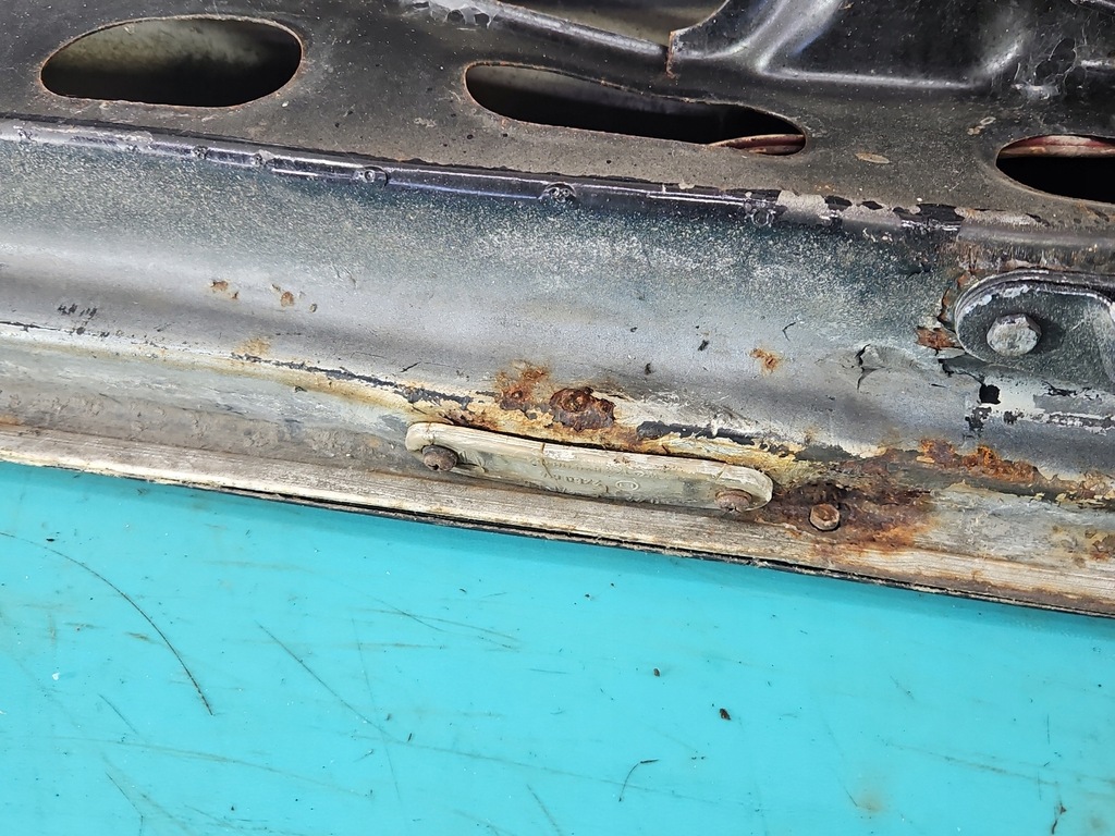 фото №16, Крышка багажника задняя mercedes 123 sedan белый