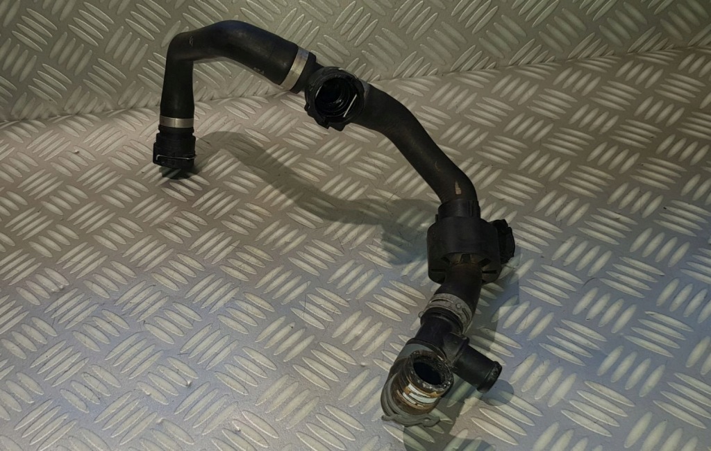 Audi q5 80a 2.0 tdi шланг пабтрубок  труба радиатора воды 80a122055cq шланги трубы Цена