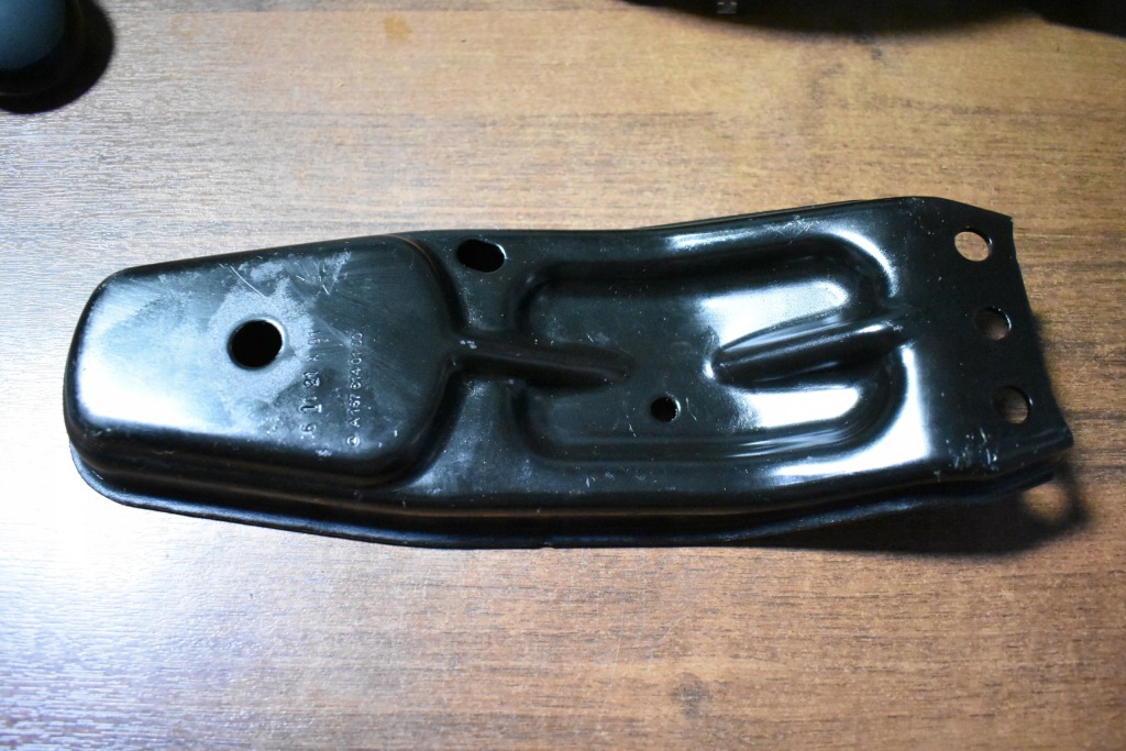 фото №1, Idealny кронштейн левый кронштейн mercedes w167 1