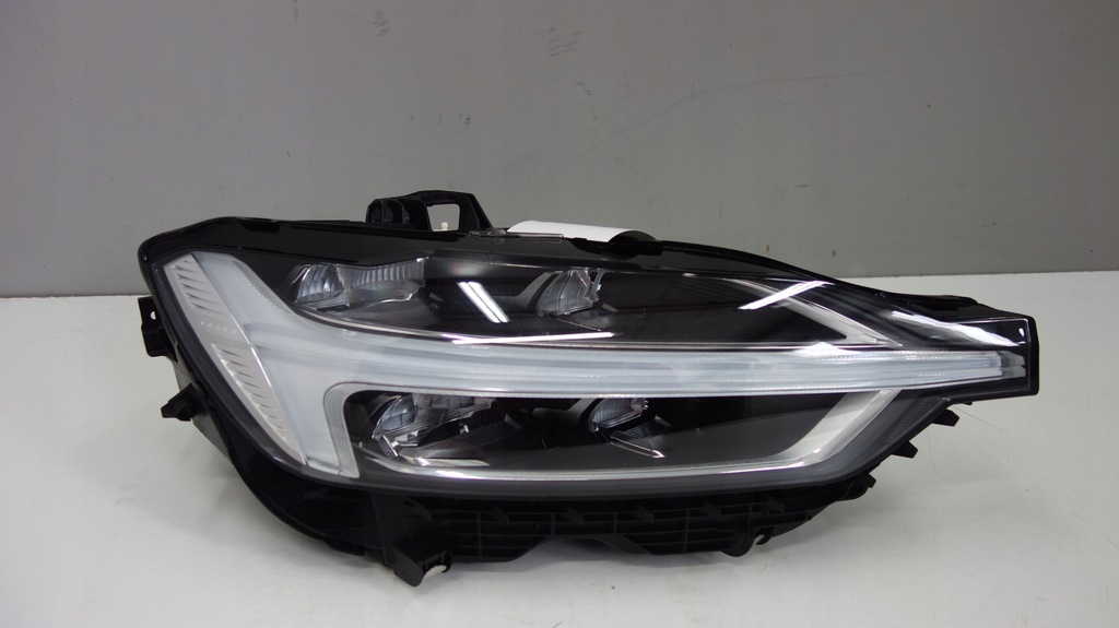 фото №1, Volvo xc60 ii лампа передняя 31420418 eu