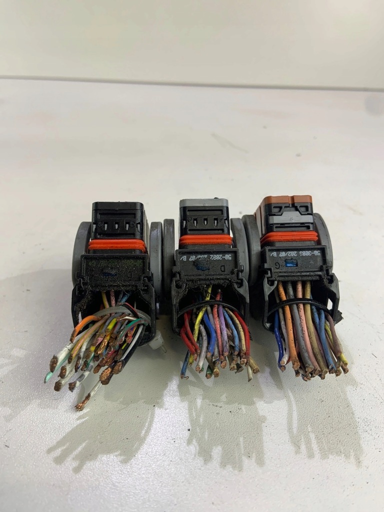 фото №5, Разъёмы штекер колодка блок управления двигателя citroen c-crosser 2.2hdi