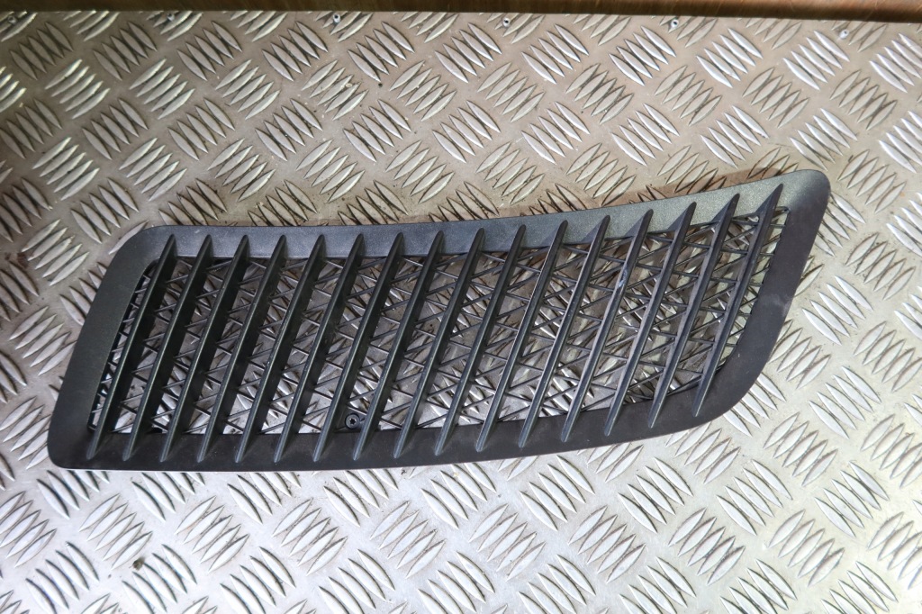 фото №1, Mercedes-benz оригинальный номер a9068360618 решётка бампера l