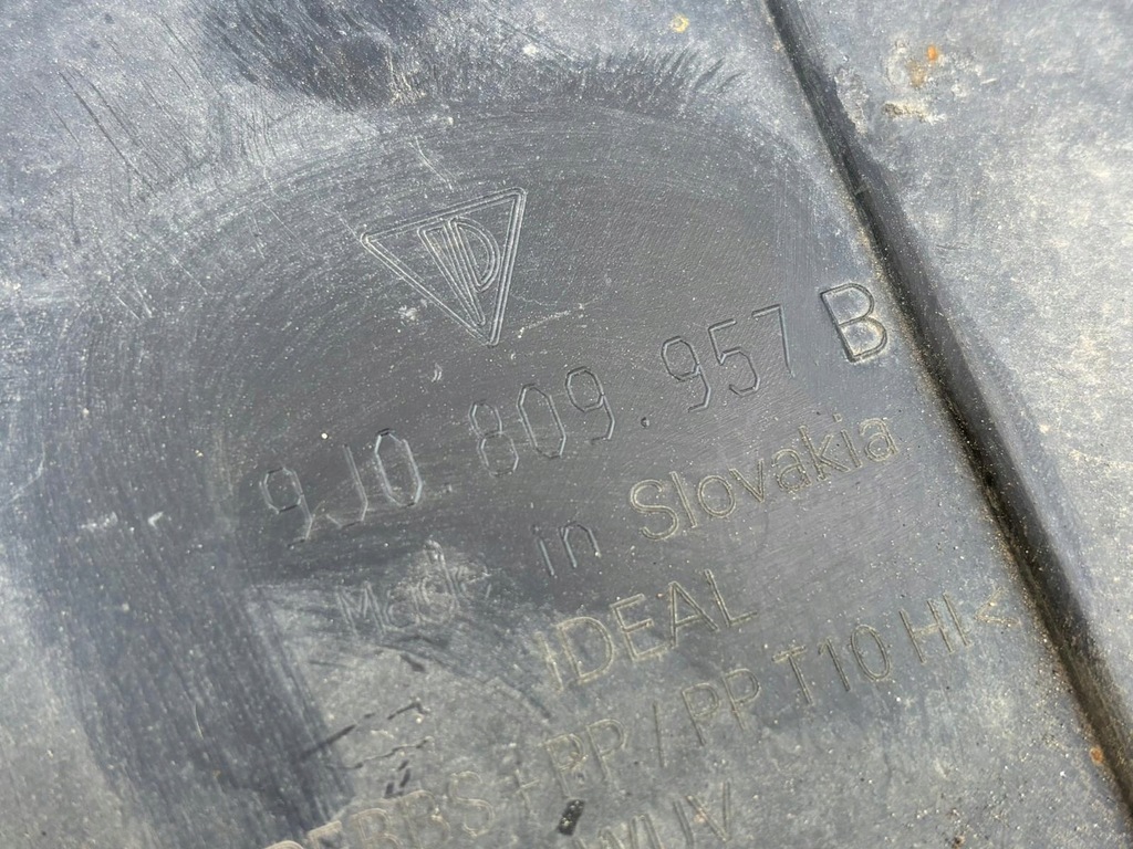 фото №5, Porsche taycan 4s подкрылок защита левая правая перед 9j0809957b 9j0809958b