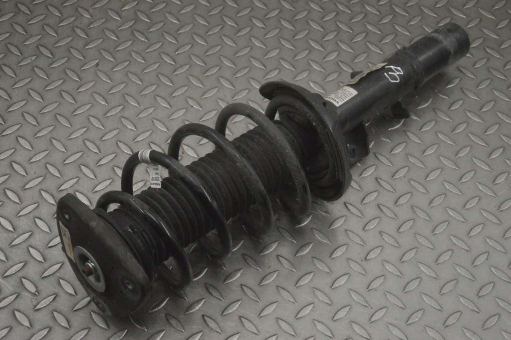 фото №1, Volvo xc40 2023 права сторона амортизатор передній