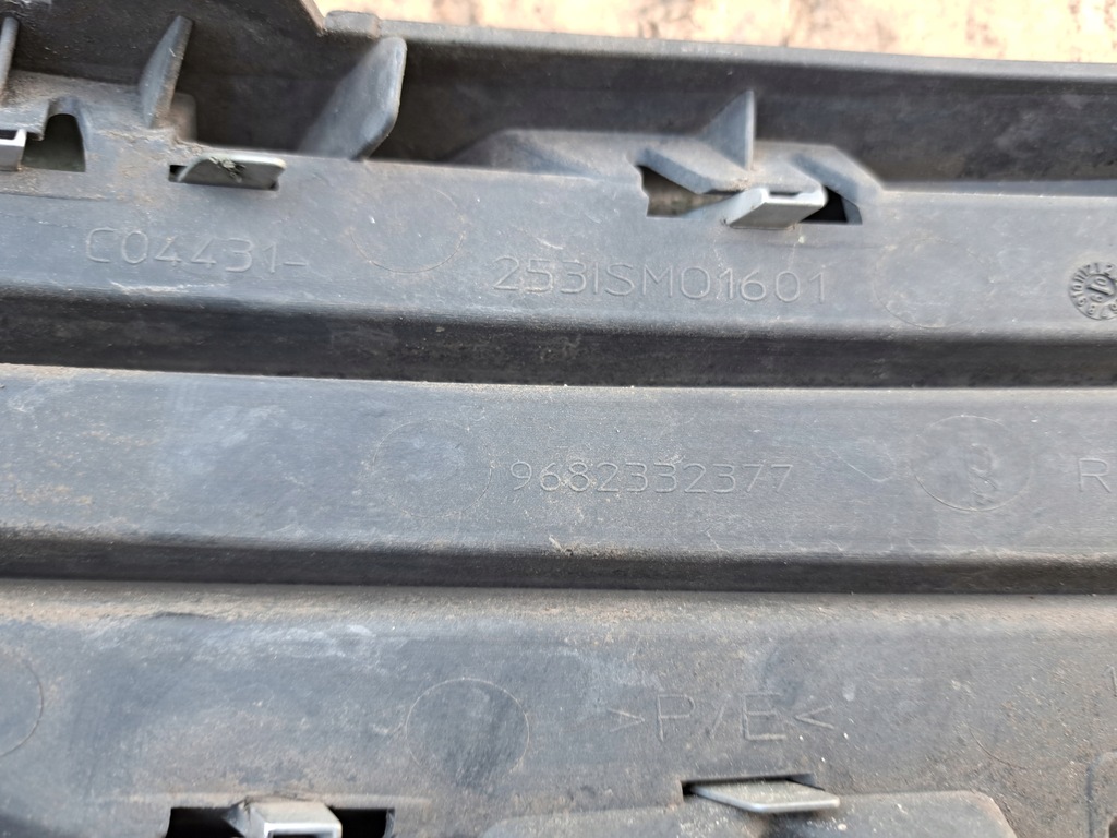 фото №9, Решётка хром бампера передний правая citroen c3 picasso перед 9682332377