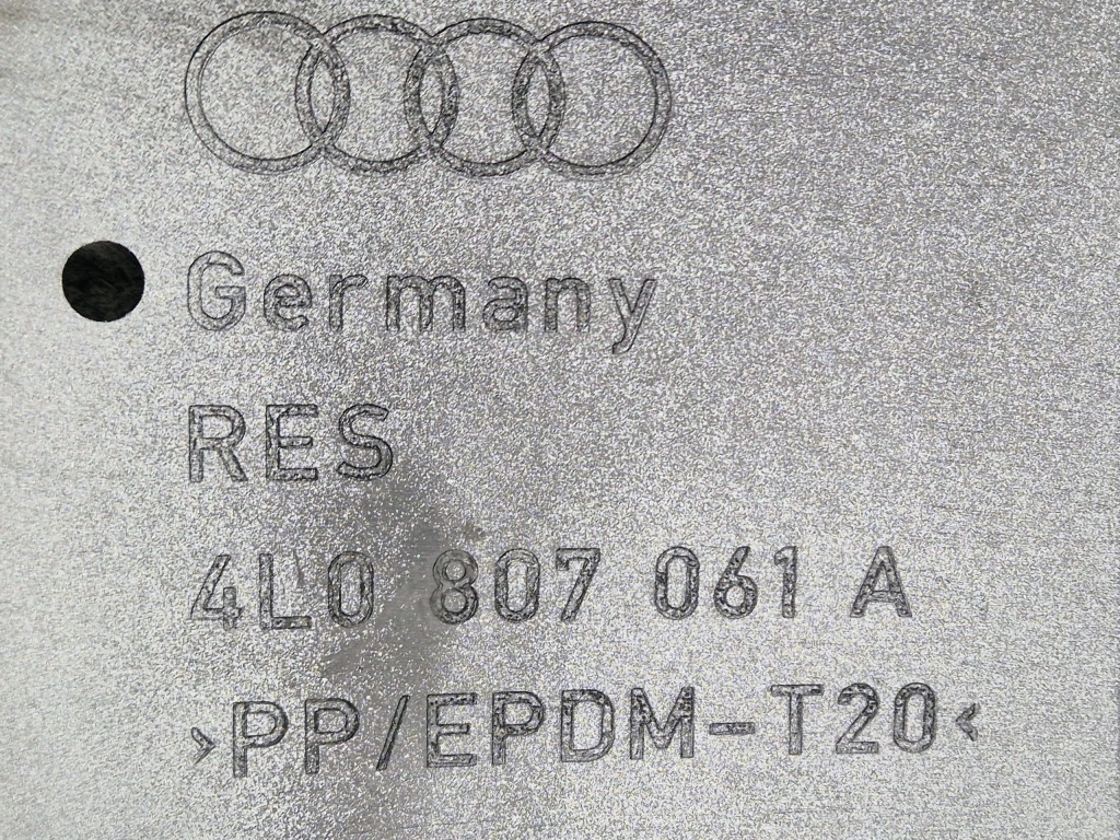 фото №11, Audi q7 спойлер диффузор накладка нижняя бампера перед оригинальный номер 4l0807061a