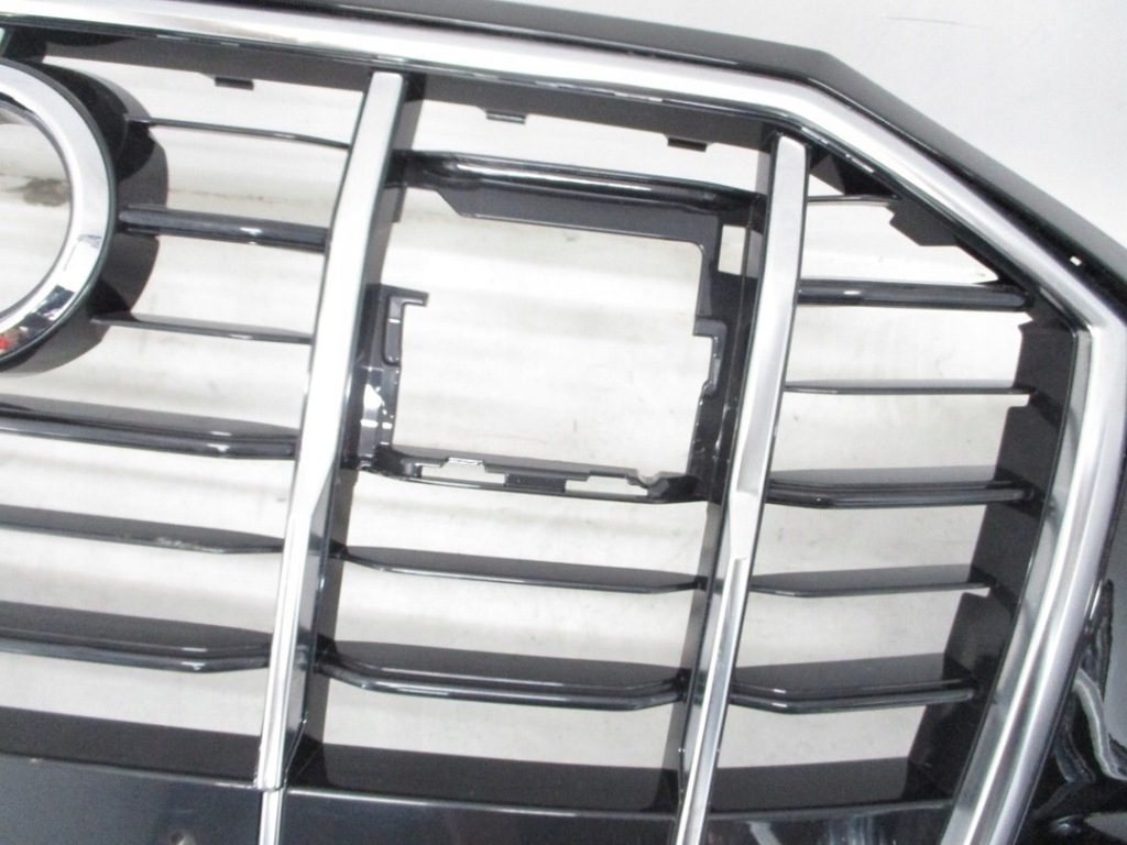 Бампер audi q7 4m0 19r s-line под pdc радар в Украине