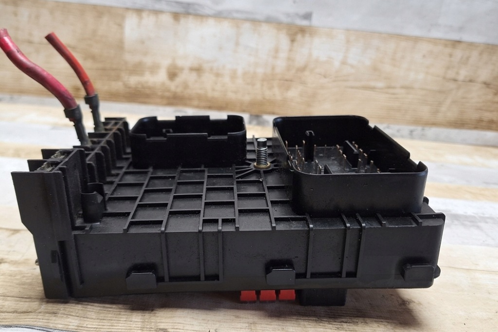 Коробка предохранителей vw golf v 1k1 1k0937124k 2.0l дизель 55kw 2005 с Разборки