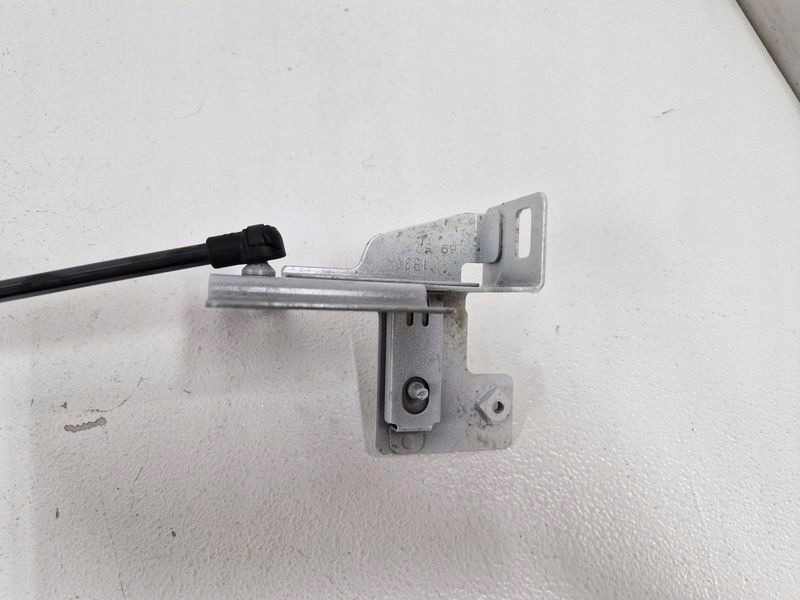 фото №7, Renault trafic iii vivaro b talento ii петля капот правий привід кронштейн