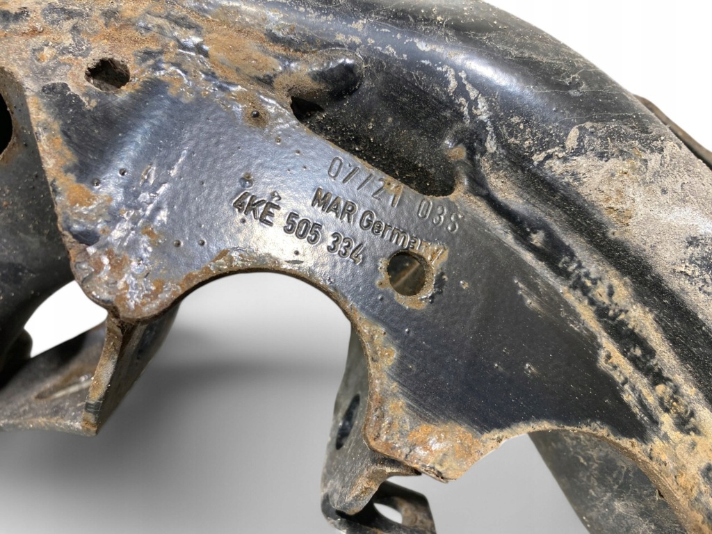 Audi e-tron 2021 рама допоміжна задня Недорого